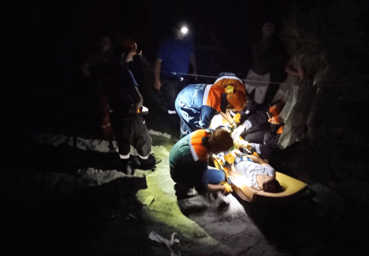 В Сочи травмированный турист застрял в горах
