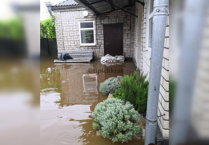 В Темрюкском районе затопило 800 дворов, введен режим ЧС
