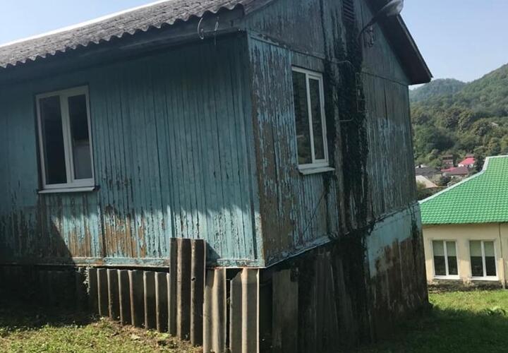В Туапсинском районе первоклассники пойдут в разваливающуюся школу ВИДЕО