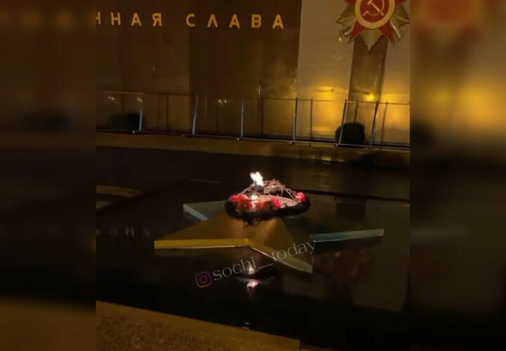 Бастрыкин взял на контроль сожжение венка на мемориале в Сочи