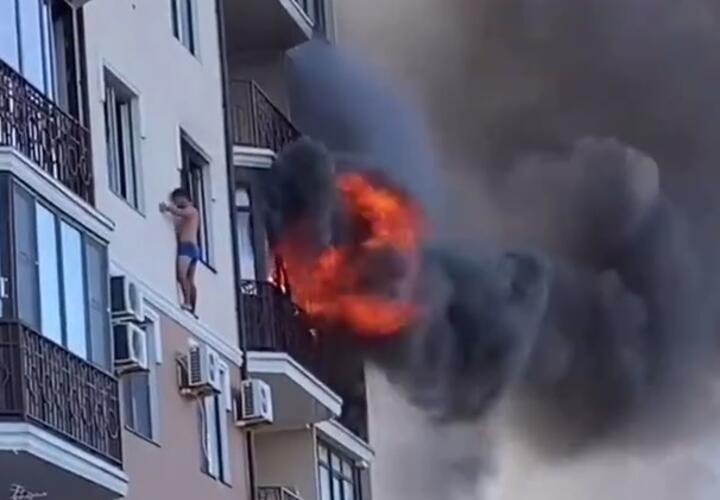 В Анапе 15 человек эвакуировали из горящей многоэтажки