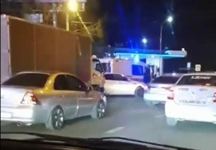 В Краснодаре на дороге во время драки водителей умер мужчина ВИДЕО