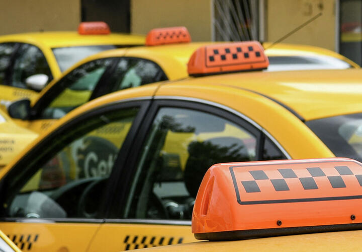 В России судимым водителям запретят работать в такси