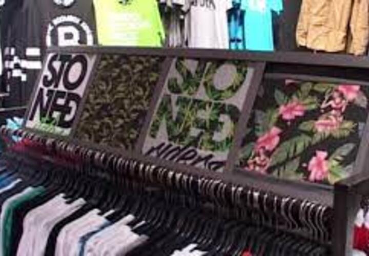 В Сириусе оштрафовали продавца одежды с изображением марихуаны