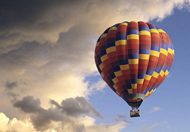 Ветер в Сочи унес в море воздушный шар с туристами ВИДЕО
