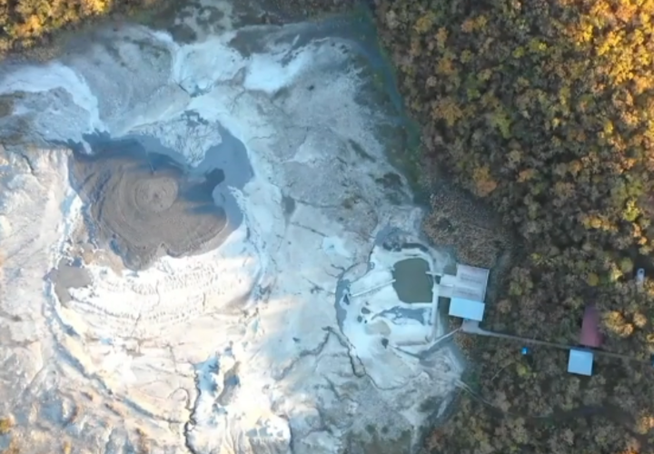 Грязевой вулкан в Краснодарском крае показали с квадрокоптера ВИДЕО