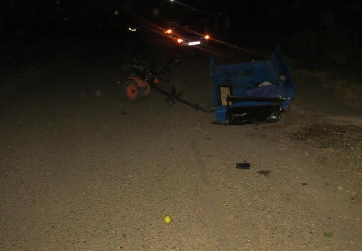 На Кубани 80-летний водитель устроил ДТП, сбив с дороги мотоблок