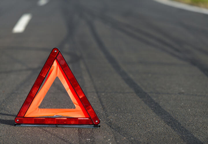 Подбросило в воздух: в Сочи автомобиль на скорости сбил пешехода ВИДЕО