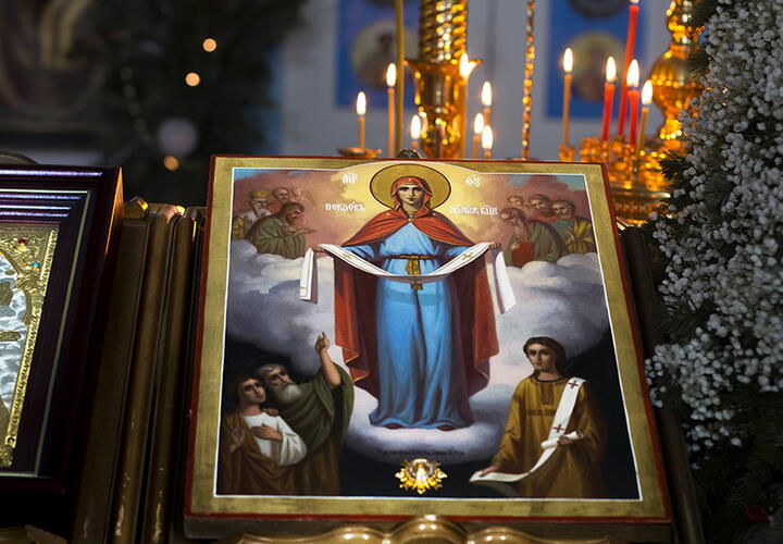 Православные верующие отмечают Покров Пресвятой Богородицы