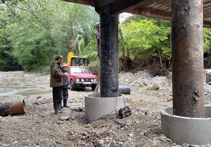 «Волшебный пинок»: в Туапсинском районе отремонтировали мост ВИДЕО
