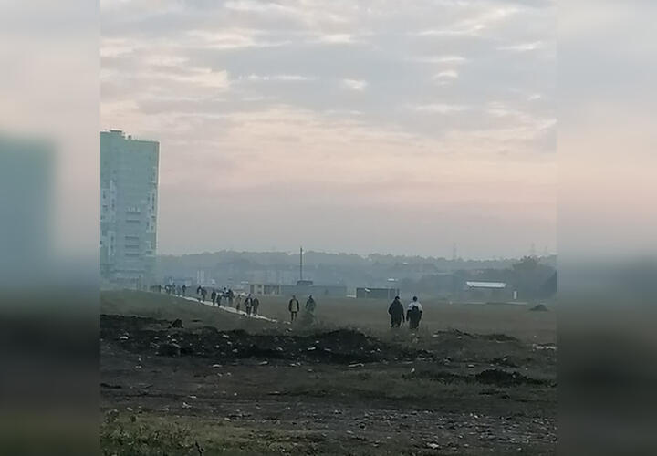 Жители Краснодара вынуждены проходить более двух километров до остановки ВИДЕО