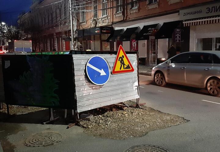 Опять пробка: в центре Краснодара грустят водители и пассажиры ВИДЕО