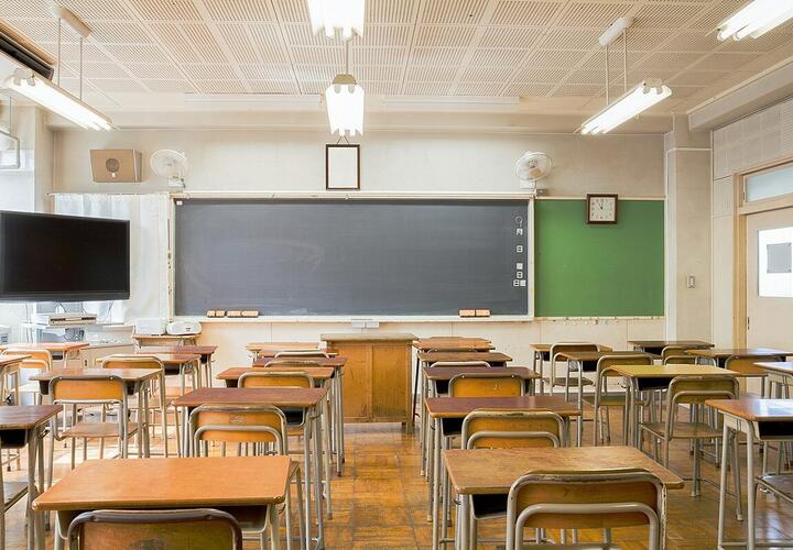 В Адыгее невакцинированных учителей начали отстранять от работы