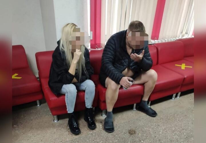 В Краснодаре 44-летний мужчина пришел в поликлинику с ружьем, но без штанов