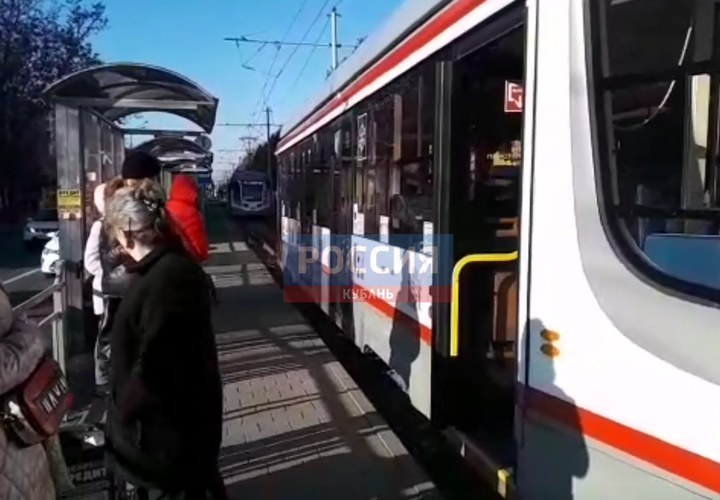 В Краснодаре антимасочник вновь стал причиной простоя трамваев ВИДЕО