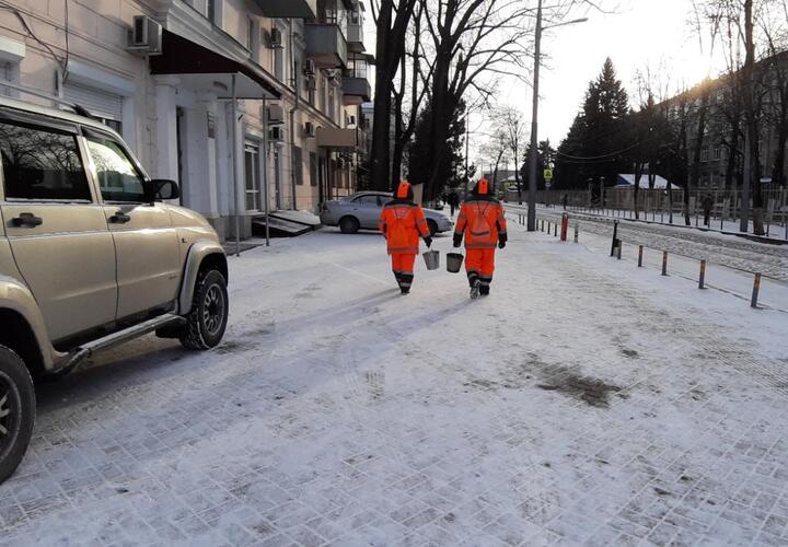 Мэру Краснодара Алексеенко сегодня было не до очистки дорог