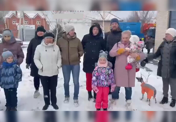 «Мы мерзнем!»: жители Краснодара третий день сидят без отопления ВИДЕО