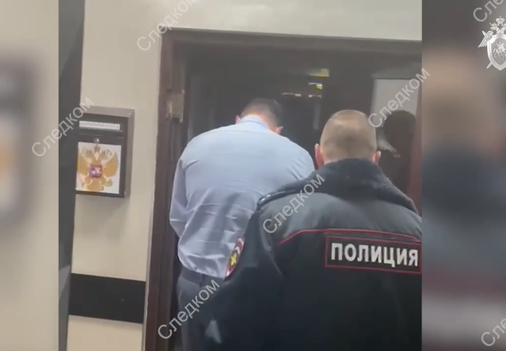 На карманные расходы: в Краснодаре на взятке 160 тысяч задержали сотрудника мэрии ВИДЕО