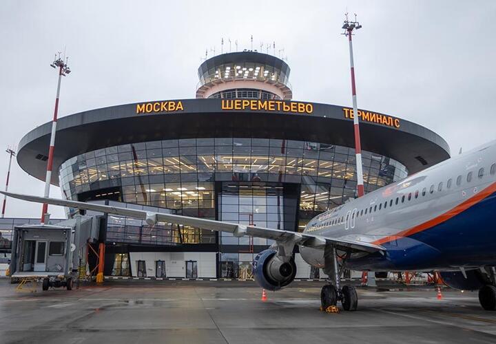 Самолет, летевший в Краснодар, экстренно сел в Москве из-за разгерметизации