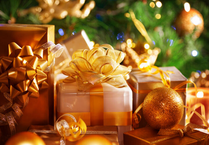 Стало известно, сколько россияне планируют потратить на новогодние подарки