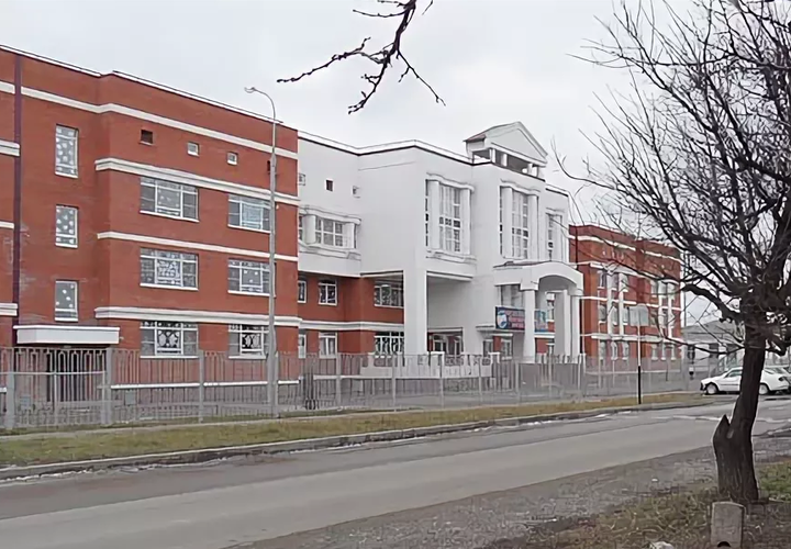 В Краснодаре эвакуировали школу № 65 из-за письма о минировании