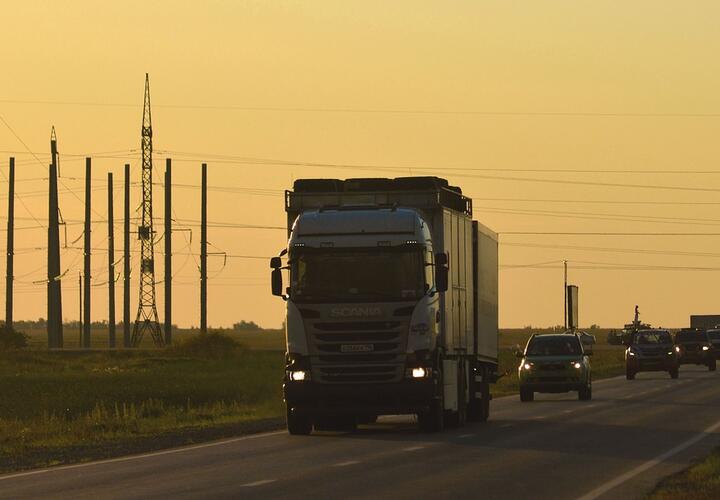 В Краснодаре водителям грузовиков рекомендовали передвигаться по ночам