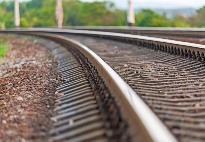 На Кубани под колесами поезда погибла 58-летняя женщина