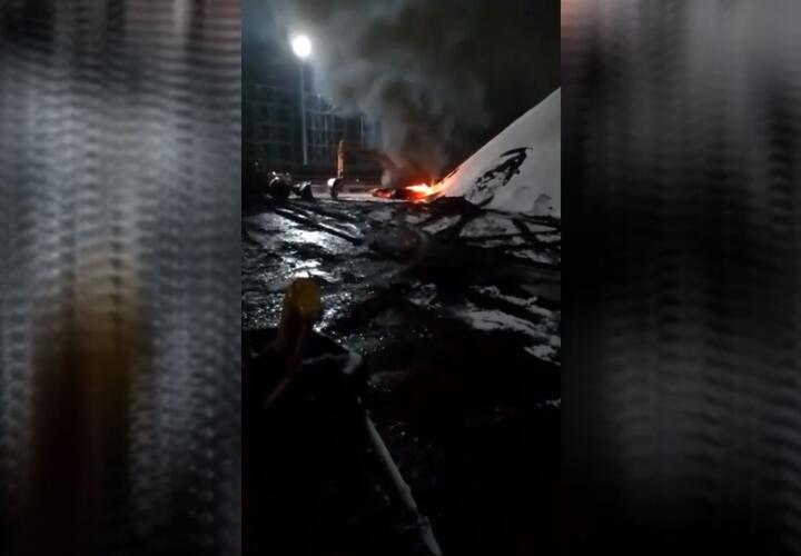На Кубани в порту «Тамань» сгорел экскаватор ВИДЕО