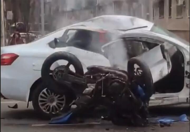 В Краснодаре погиб мотоциклист после столкновения с иномаркой ВИДЕО