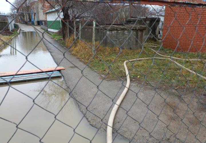 В Славянске-на-Кубани ушли под воду 20 дворов ВИДЕО