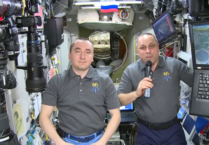 Космонавты поздравили россиян с Днем защитника Отечества с борта МКС ВИДЕО