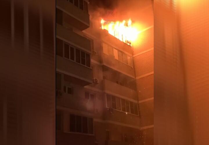 В Краснодаре загорелась многоэтажка ВИДЕО