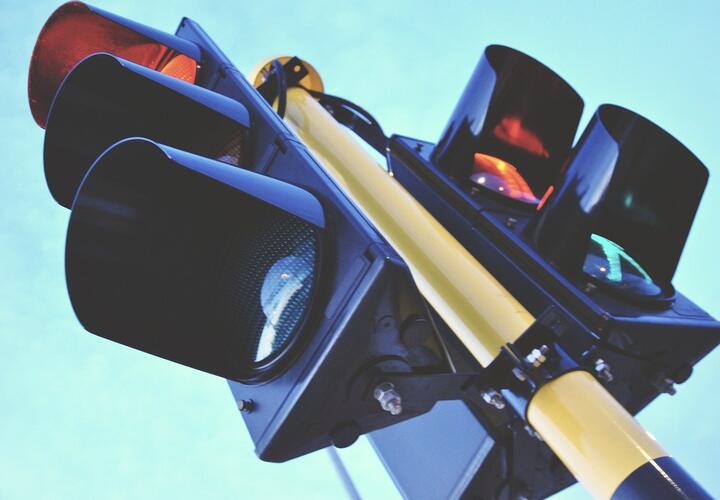 В столице Кубани на двух перекрестках отключили светофоры