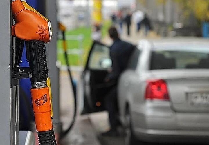 Цена на бензин может снизиться, заявили в ФАС