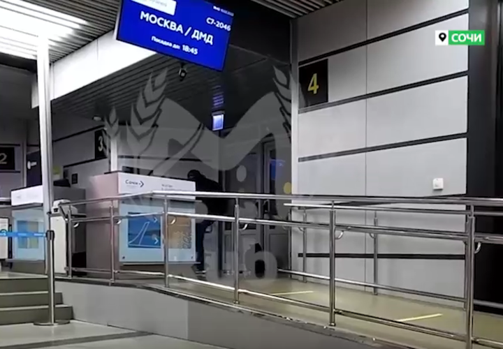 Буйный москвич устроил дебош в аэропорту Сочи
