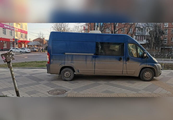 В Краснодаре на улице Бургасской фургон насмерть сбил 59-летнюю женщину