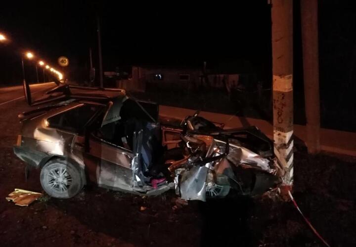 На Кубани водитель развороченной «Лады» остался жив после ДТП