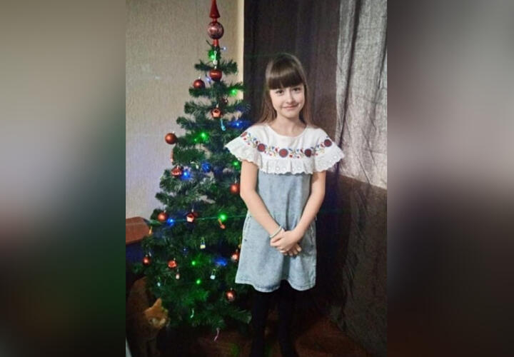 В Краснодаре разыскивают 8-летнюю девочку в розовой толстовке