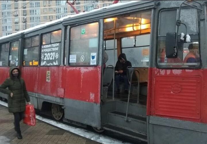 В Краснодаре трамвай №3 сошел с рельсов