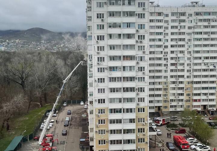 В Новороссийске в 16-этажке вспыхнули вещи
