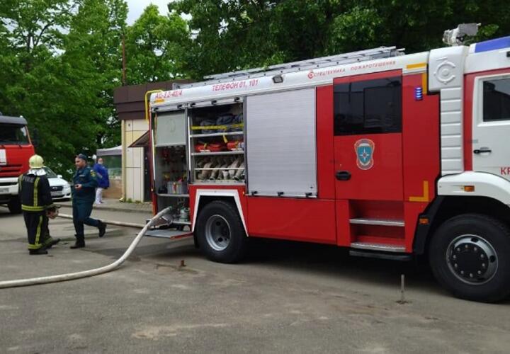 В Краснодаре из-за пожара в подвале многоэтажки эвакуировали 164 человека ВИДЕО