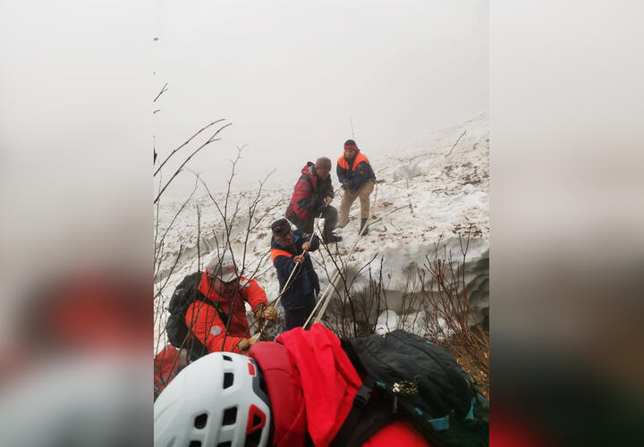 Турист в Сочи делал селфи и упал с трехметровой высоты ВИДЕО