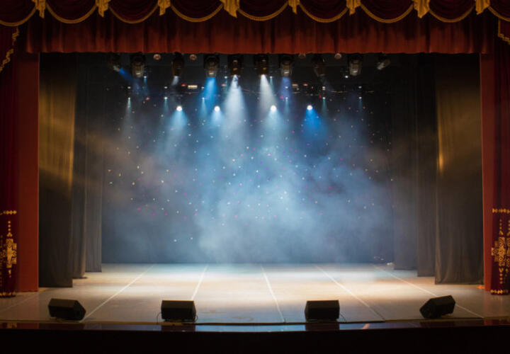 К 2024 году в России в каждой школе появится свой театр