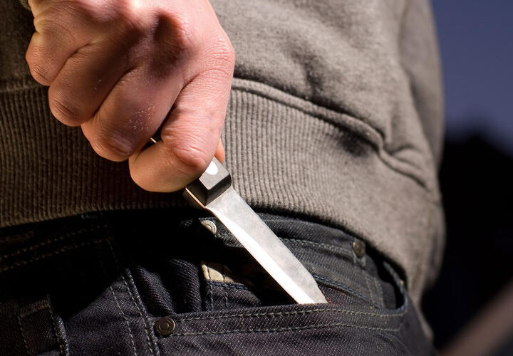 На Кубани мужчина 25 раз ударил соседа ножом
