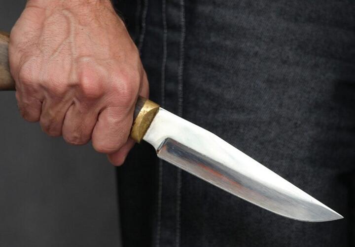 На Кубани мужчина пришел в гости и получил нож в живот