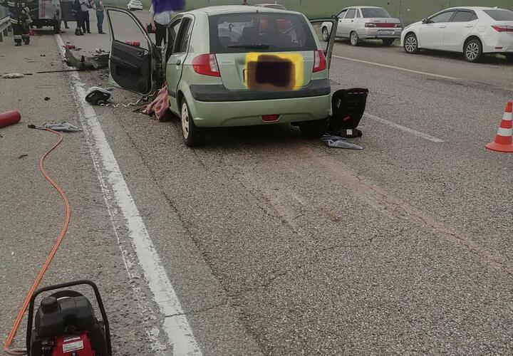 На Кубани водитель иномарки погибла, протаранив машину МЧС