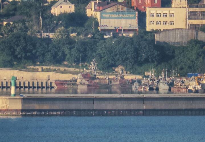 Украинский корабль «Донбасс» появился у причала в Новороссийске