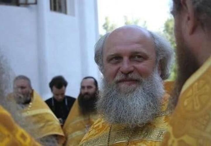 В Донецке ранило священника и старосту храма