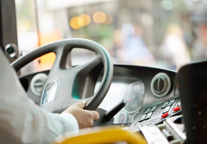 В Краснодаре водитель автобуса, обматеривший пассажиров, лишился работы