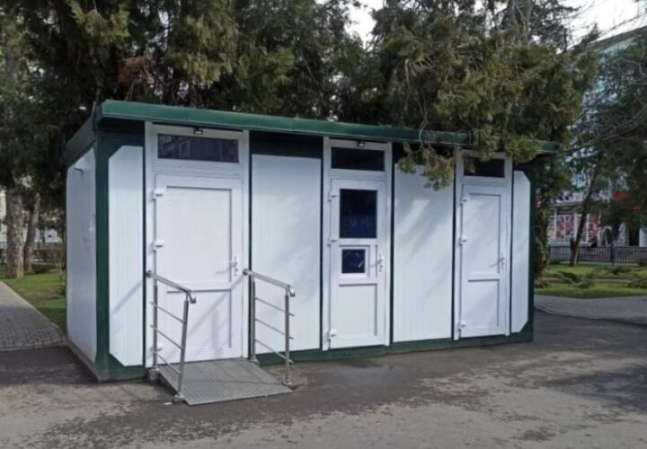 Житель Краснодара просит мэра убрать в общественных туалетах
